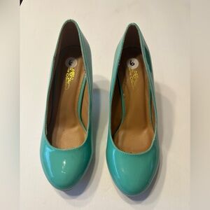 Women’s Teal Patent Round-Toe Heels